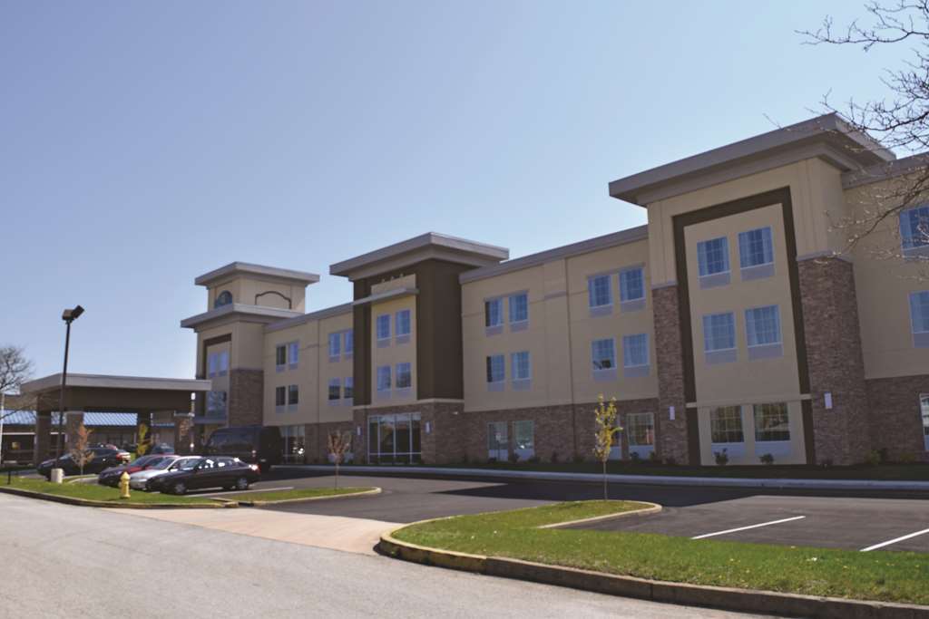 La Quinta By Wyndham York Hotel Exterior foto